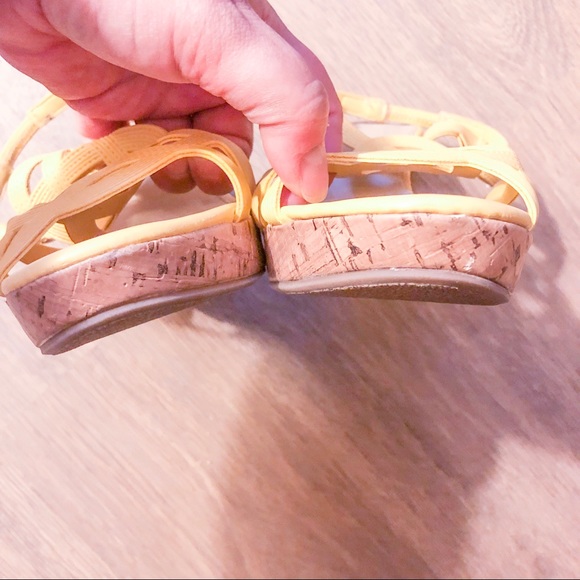 🟣 NY&Co Yellow Faux Cork Wedge Sandals 8 EUC - Picture 7 of 9